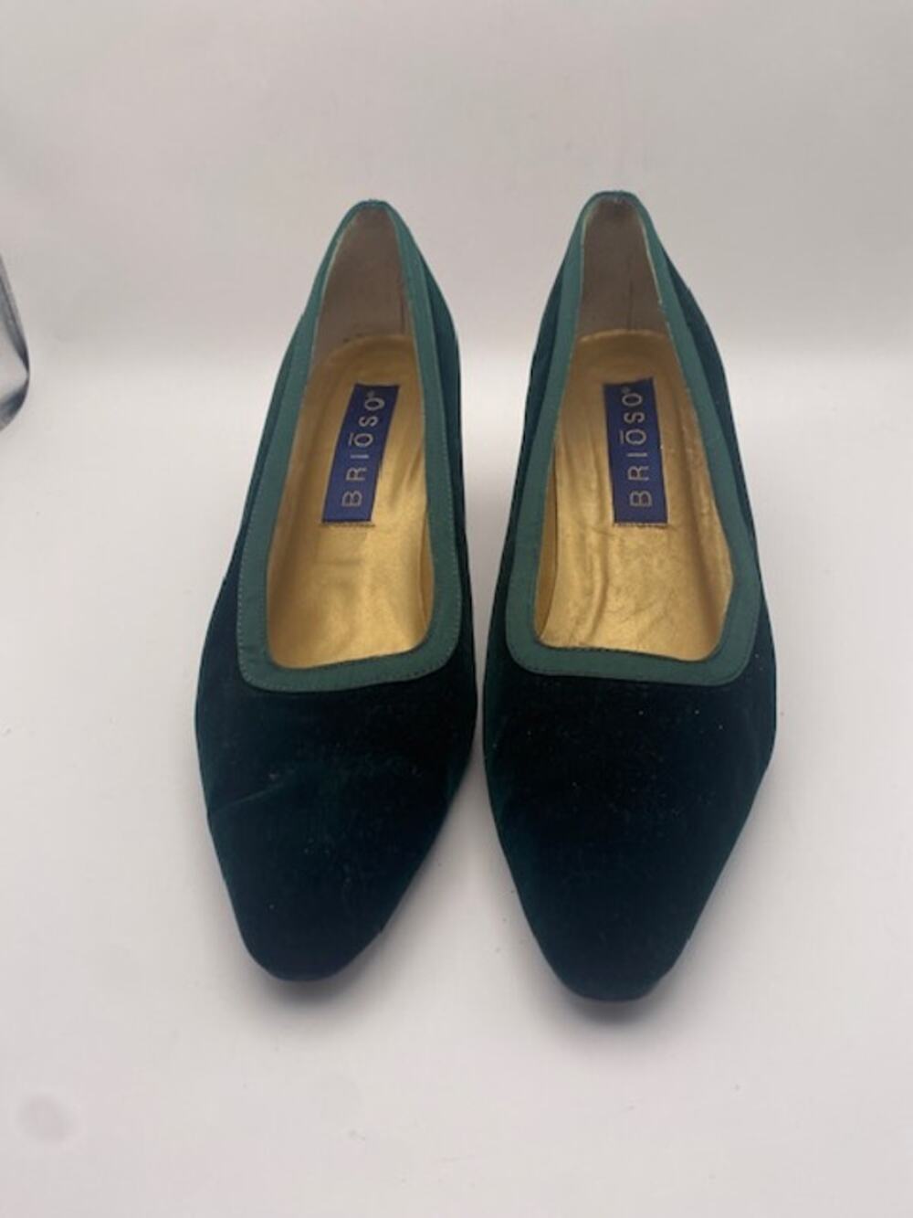 Rosso Women’s Pumps Size 8M Emerald Green Velvet Trim Kitten Heel Leather Sole